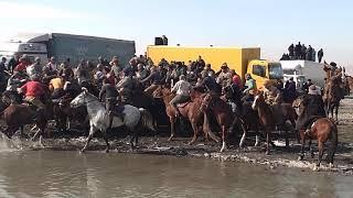 Бузкаши шахри Панчакент дар даруни об бози