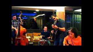 When the moonshine's down (acoustic version) - Rambling Roots Band