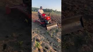 25HP Crawler Tractor Cultivate the soil before planting at USA farm