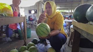 lifestyle of people in Indonesian village market