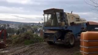 Mähdrescher Fortschritt E 512 in Halle eingeparkt