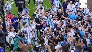 En los hombros del Kun, Messi le ha traído la copa a los hinchas de Argentina