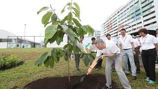 PM Lee Hsien Loong at the Launch of Clean and Green Singapore Carnival 2016