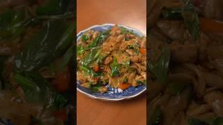 Thai Drunken Noodles #30minutemeals #drunkennoodles #padkeemao #shorts