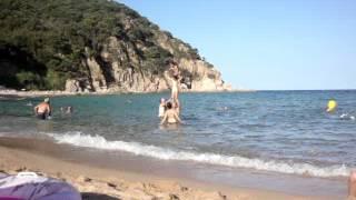 A family building a human pyramid in Canyet