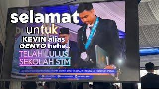 MAS GENTO WISUDA BOLOO..SELAMAT YO LEE..MUGO KEDEPAN ISO TAMBAH SUKSES AMINNNN..