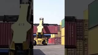 How reach stackers pull containers #supplychain  #marketing #container #loading