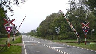 Spoorwegovergang Vemb (DK) // Railroad crossing // Jernbaneoverskæring