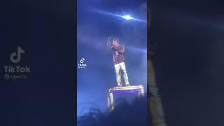 crowd screams 'stop the show' and travis ignores