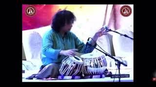 Ustad Zakir Hussain Playing Tabla With Microphone