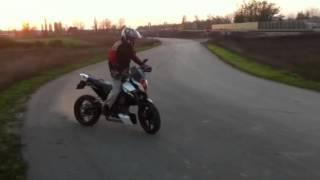 Svi imaju KTM osim njega dio 2