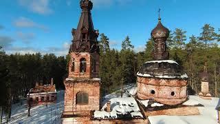 Полузаброшенная девонская церковь в деревне Хотнежа