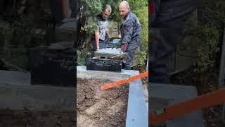 Установка гранитного памятника и засыпка мраморной крошкой в п Кача, Севастополь