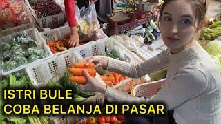 ISTRI BULE BELANJA DI PASAR 