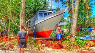 PELUNCURAN PERAHU KAYU