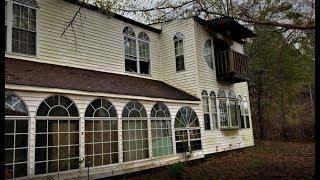 #162 Wacky Abandoned House of Many Windows - was this a compound?!