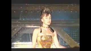 Rachel McKenna singing in stageshow