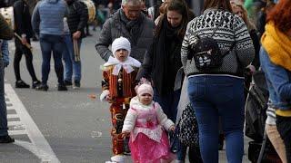 "Schwarzer Sonntag": Auto rast bei Karneval in Menschenmenge - 6 Tote und viele Verletzte in Belgien