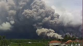 Dec 4: Dramatic Timelapse of Eruption at Semeru Volcano