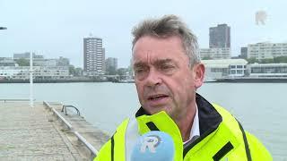 De Rotterdamse havenmeester René de Vries maakt zich grote zorgen over de veiligheid op het water...