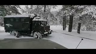 ГАЗ-66 вытягивает ниву.