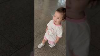 다급하게 도망가는 17개월아기 #shorts