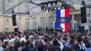 Fête de la musique,  Macron harangue la foule des employés et des invités de l'Élysée