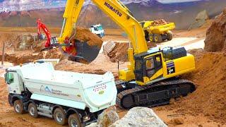 EPIC RC ACTION AT THE CONSTRUCTION WORLD// HYDRAULIC RC KOMATSU DIGGER// RC BOBCAT SKID STEER