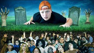 100 ZOMBIES Hunt ME In HIDE & SEEK!