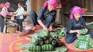 Mom wrapped a lot of banh chung to sell and the rest to celebrate Tet with her daughter.