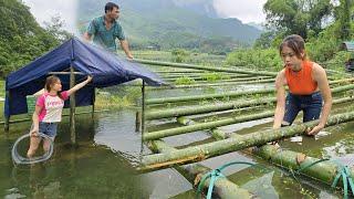 The girl built a raft house on the lake with bamboo. How to Catch Fish -Living Off Grid