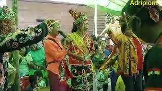 Seni Budaya Dayak Menari