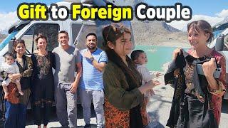 Samina Ne Foreign Tourist Couple Ko Khush Kar Diya | Tiktoker Ke Ghar Dawat