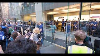 Apple opens its doors in Australia for first iPhone 8 sales