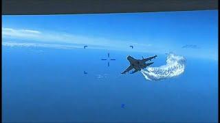 شاهد: القوات الأمريكية تنشر فيديو للحظة تسبب طائرة روسية بإسقاط مسيّرتها في البحر الأسود