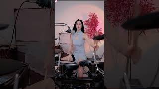 汐雅的热情彭拜鼓声点燃舞台魅力#架子鼓 #热情 #彭拜 #drums #performance