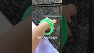 简约不失高雅的满绿胖圆条哥哥姐姐们喜欢吗？喜欢的大胆报圈口！翡翠 翡翠手镯 天然翡翠 翡翠手镯定制