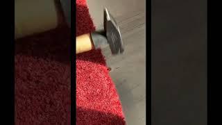 Schiene montieren/ Schiene/ Akuschrauber/ Kork Parkett / Schrauben drehen/ Säge/ Hammer/ Dübel