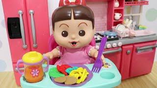 BABY ROSINHA DA TURMA DA MÔNICA COMENDO ALMOCINHO DE MASSINHA PLAY DOH