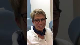 Videntis - Gespräch mit Patientin nach der Implantation eines keramischen Zahnimplantats