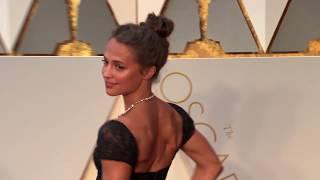 Alicia Vikander’s Tomb Raider Training Resulted in #Gainz, Can Lift Own Bodyweight | Splash News TV