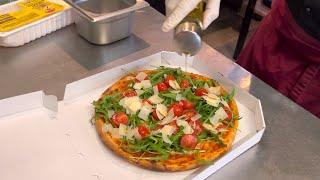 Pizza Tomaten Mozzarella, Rucola