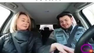 Прикол! Блондинка тупит)