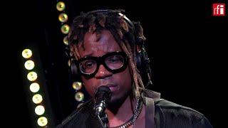 Blick Bassy interprète "Mpodol"