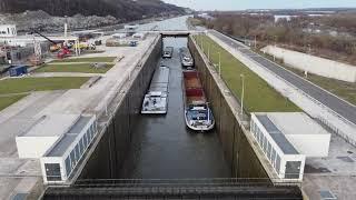 Schepen in de sluizen van Klein Ternaaien