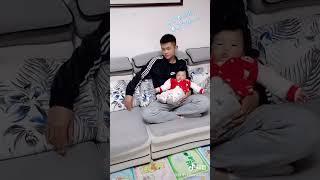 哥哥抱小表妹，妹妹吃醋了 （抖音发布时间：2019年11月08日）