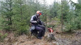 Husqvarna | Brushcutter Saw Blade Sharpening While Sitting - Good Way to Rest Your Legs.