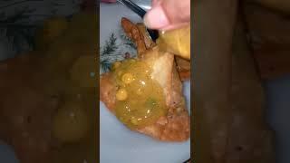 barish may || samosay Khanay Ka Maza || #viral #food #chickensamosa @manovlog4317 @RubyKaKitchen