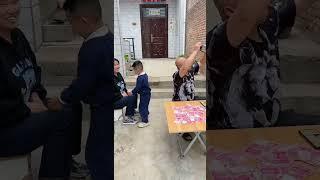 Dad is too picky and won't give grandma pocket money, find a way to get some for grandma