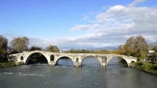 Die historische Brücke von Arta